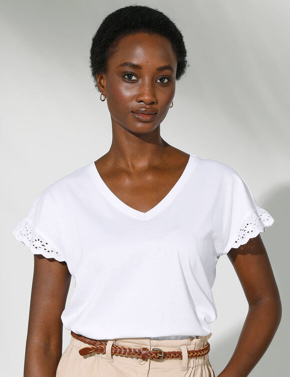 T-shirt col V manches courtes, d&eacute;tails broderie anglaise (blanc)