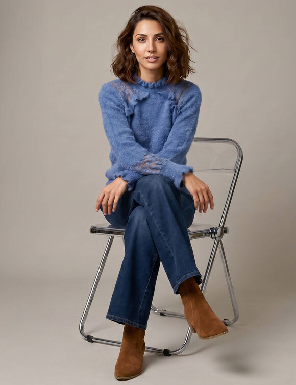 Pull col montant volant&eacute;, maille poilue et tulle brod&eacute; (bleu)