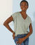 T-shirt met V-hals, knoopsluiting en goudkleurige kersenprint (groen / goudkleurig)