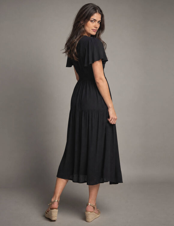Robe longue en cr&eacute;pon et macram&eacute; (noir)