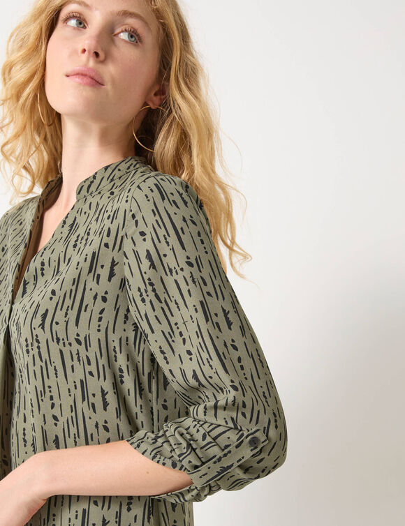 Blouse imprim&eacute; graphique col tunisien, cr&ecirc;pe (kaki / noir)