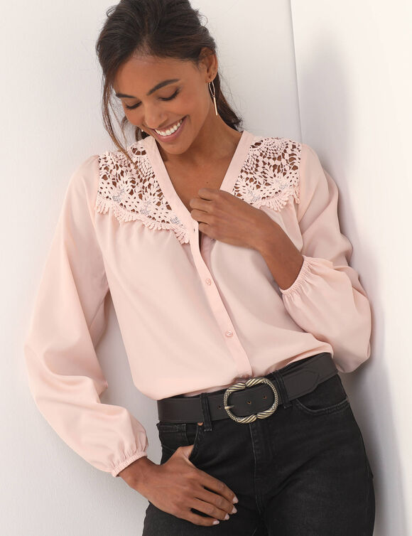 Chemisier empiècement macramé écailles, manches blousantes (rose poudré)