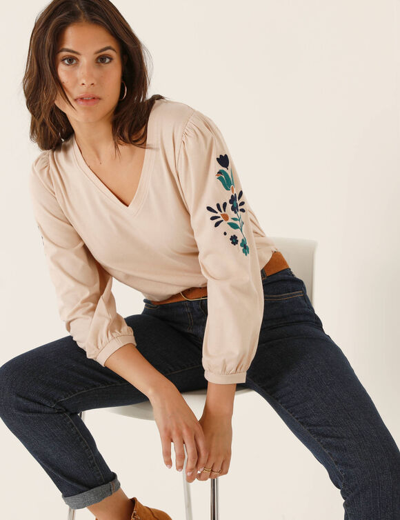 T-shirt brodé col V, manches 3/4 (beige / bleu)