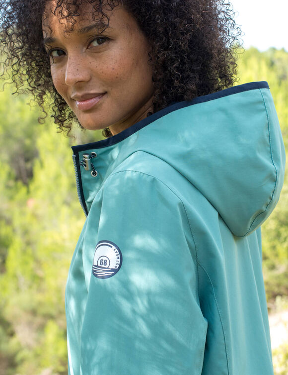 Veste imperm&eacute;able &agrave; capuche (c&eacute;ladon)