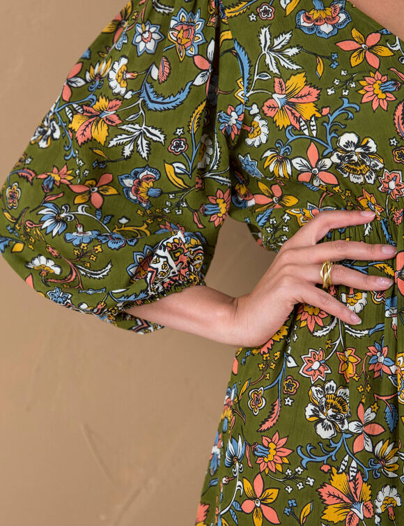 Robe courte imprimée volantée, manches  3/4 (kaki / corail)