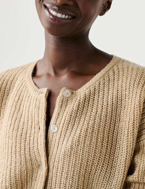 Cardigan &agrave; boutons paillet&eacute;s, maille anglaise (sable)