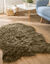 Tapis poils forme peau de bête (taupe)