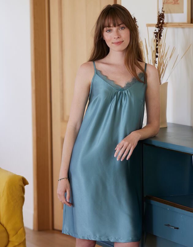Nuisette courte en satin uni (vert grisé)