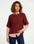 Poncho-trui met mouwen tot aan de ellebogen, in patenttricot en met kabels (bordeaux)