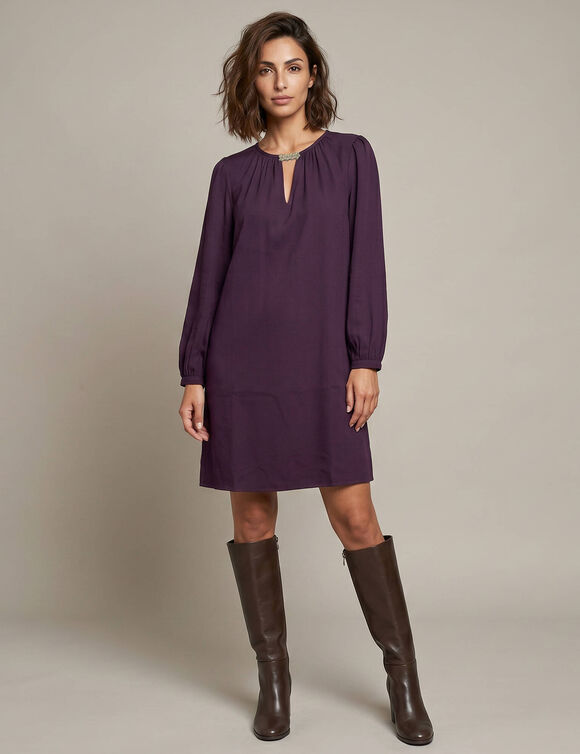 Robe courte col rond bijou, manches longues, cr&ecirc;pe (aubergine)