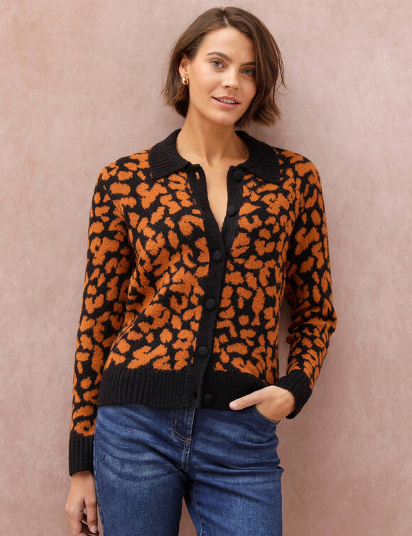 Gilet col polo, jacquard l&eacute;opard, maille moelleuse (noir / caramel)
