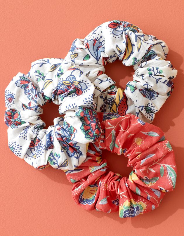Scrunchy in stof met Indian Summer bloemenprint - set van 3 (veelkleurig) Scrunchy in stof met Indian Summer bloemenprint - set van 3 (veelkleurig)