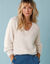 Trui met V-hals, 'loose' volume, in fantasie pareltricot (ecru)
