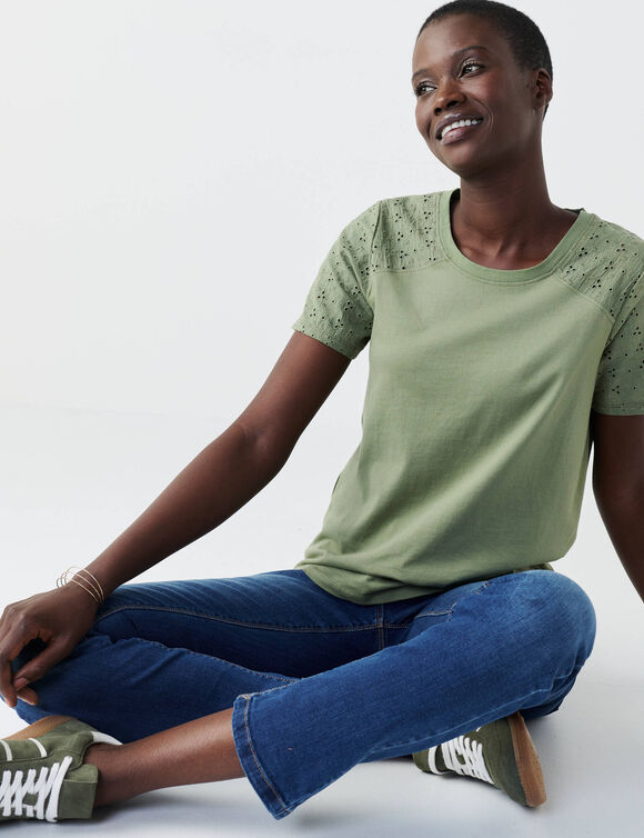T-shirt col rond manches courtes, d&eacute;tail broderie anglaise (kaki clair)