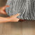 Housse bi-extensible microfibre imprimé vagues pour fauteuil et canapé (gris)