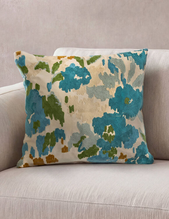 Coussin brod&eacute; multicolore Andr&eacute;a (&eacute;cru / bleu)