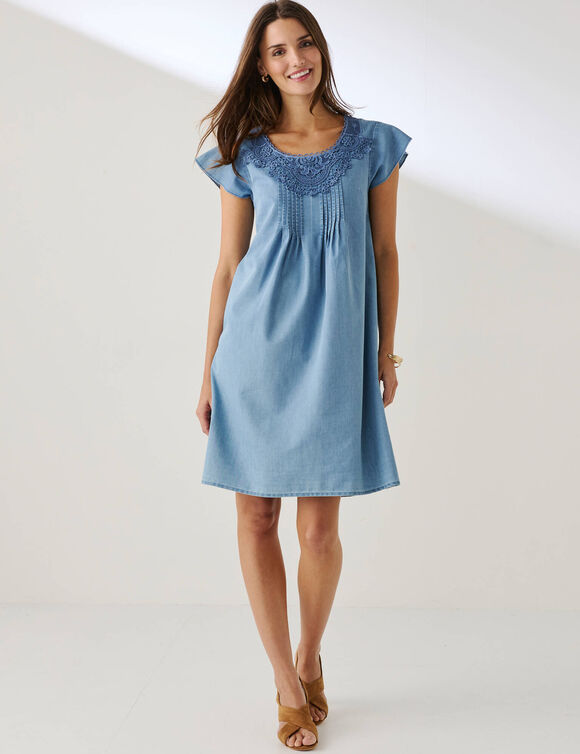 Robe jean macram&eacute; (bleached)