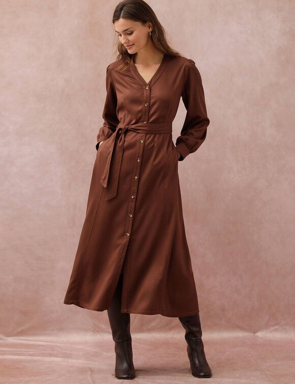 Robe longue unie boutonn&eacute;e ceintur&eacute;e (chocolat)