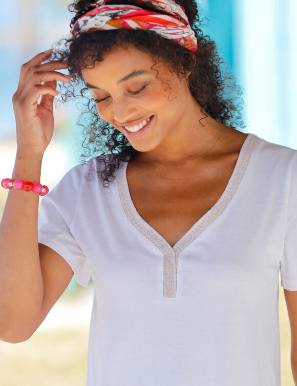 T-shirt col V dor&eacute; maille unie (blanc)