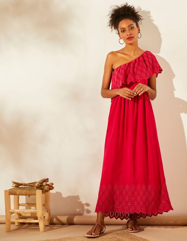 Lange 'one shoulder' jurk met strook in broderie anglaise (framboos)