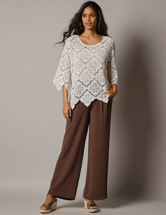 Topje met geschulpte macram&eacute;, pagodemouwen (ecru)