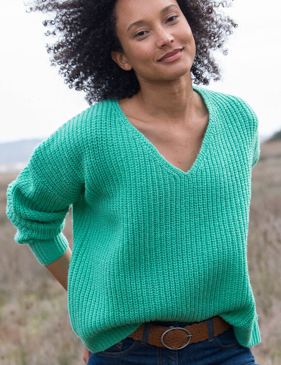 Pull loose col V, maille anglaise toucher doux (vert émeraude)