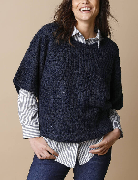 Poncho-trui met mouwen tot aan de ellebogen, in patenttricot en met kabels (marine)