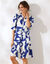 Robe boutonnée imprimée, col tunisien (bleu)
