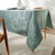 Damast tafellaken met bladerenprint Colombine® (eucalyptus)