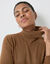 Pull col roul&eacute;, toucher doux (noisette)