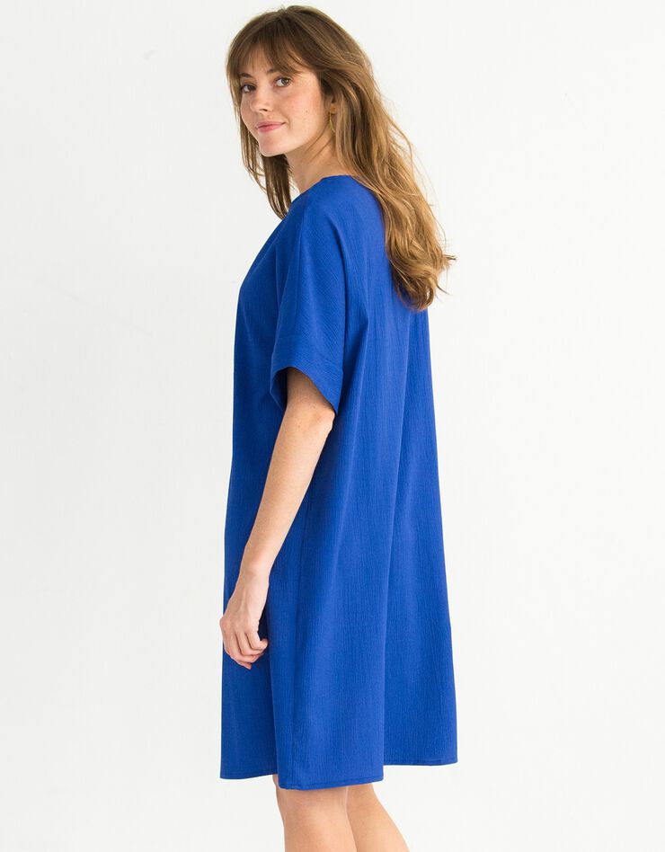 Robe forme housse unie manches courtes tissu texturé (iris)