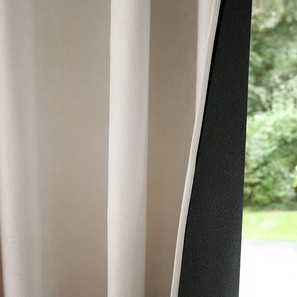 Verduisterend en isolerend gordijn, afgewerkt met oogringetjes (gebroken wit)