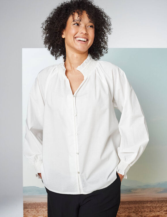 Chemisier uni d&eacute;tails smock&eacute;s, manches blousantes (&eacute;cru)