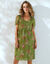 Korte jurk met bloemenprint, glanzende voile (kaki / roze)