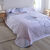 Gematelasseerde bedsprei met ginkgoprint (grijs / roze)