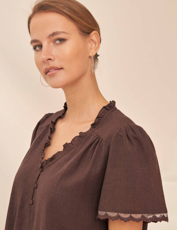 Blouse col V volant&eacute;, manches courtes (chocolat)