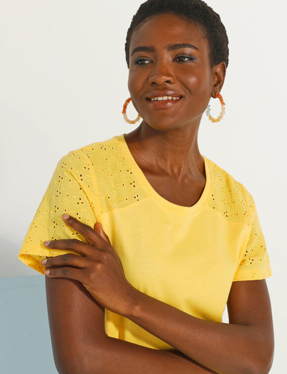 T-shirt col rond manches courtes, détail broderie anglaise (jaune)