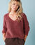 Trui met V-hals, 'loose' volume, in fantasie pareltricot (vijgenkleur)