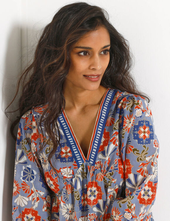 Tunique fluide imprim&eacute;e col V, voile de coton (indigo / paprika)