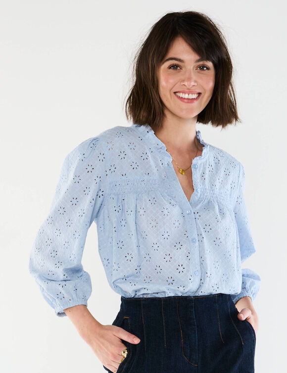 Chemisier broderie anglaise, smocks et col volanté (bleu ciel)