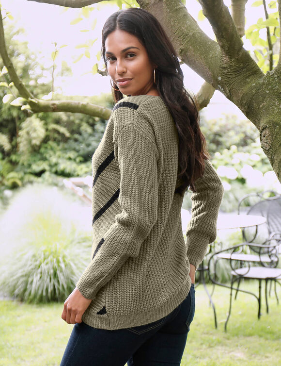 Pull col V ray&eacute;, maille anglaise toucher doux (kaki / noir)