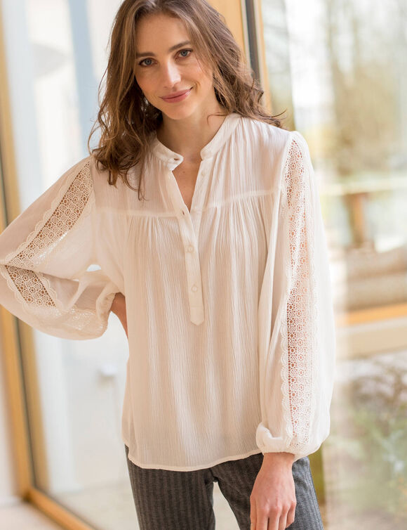Blouse col officier macramé, crépon fluide (blanc cassé)