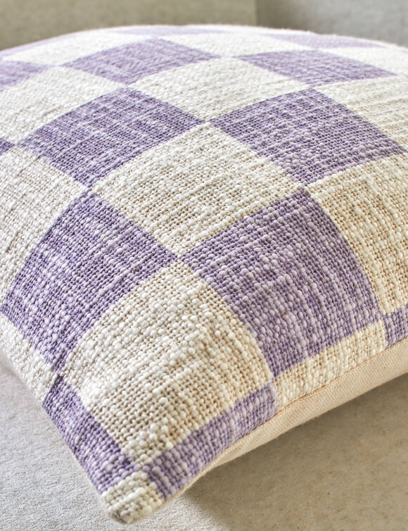 Coussin imprim&eacute; damier textur&eacute; (&eacute;cru / parme)