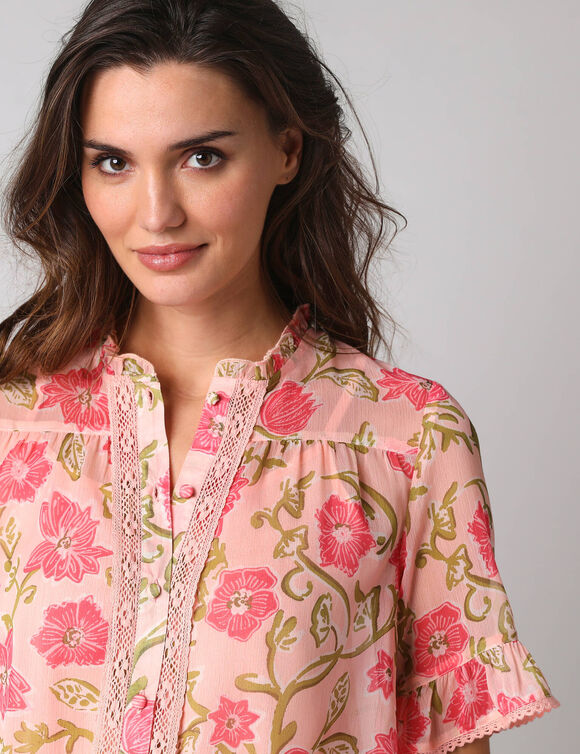 Chemisier col volant&eacute;, en voile imprim&eacute; fleuri (corail / vert)