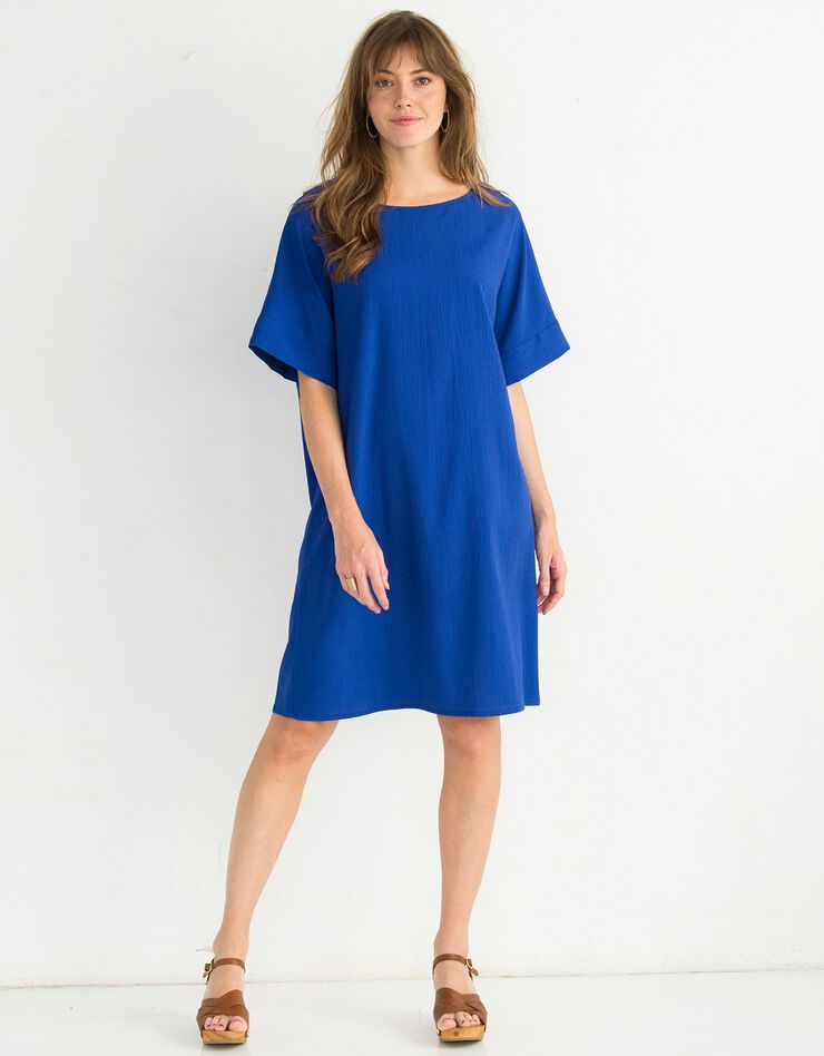 Robe forme housse unie manches courtes tissu texturé (iris)