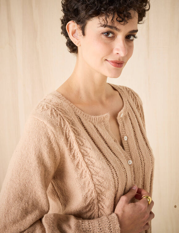 Gilet boutonné col rond, maille fantaisie (noisette)