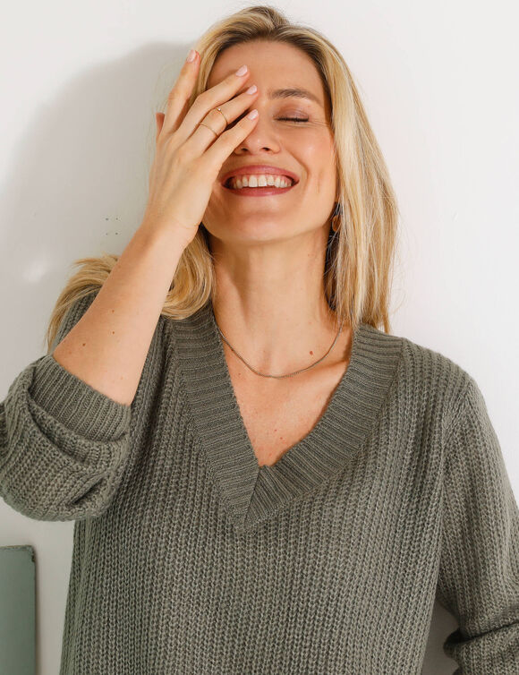 Pull loose col V, maille anglaise (kaki)