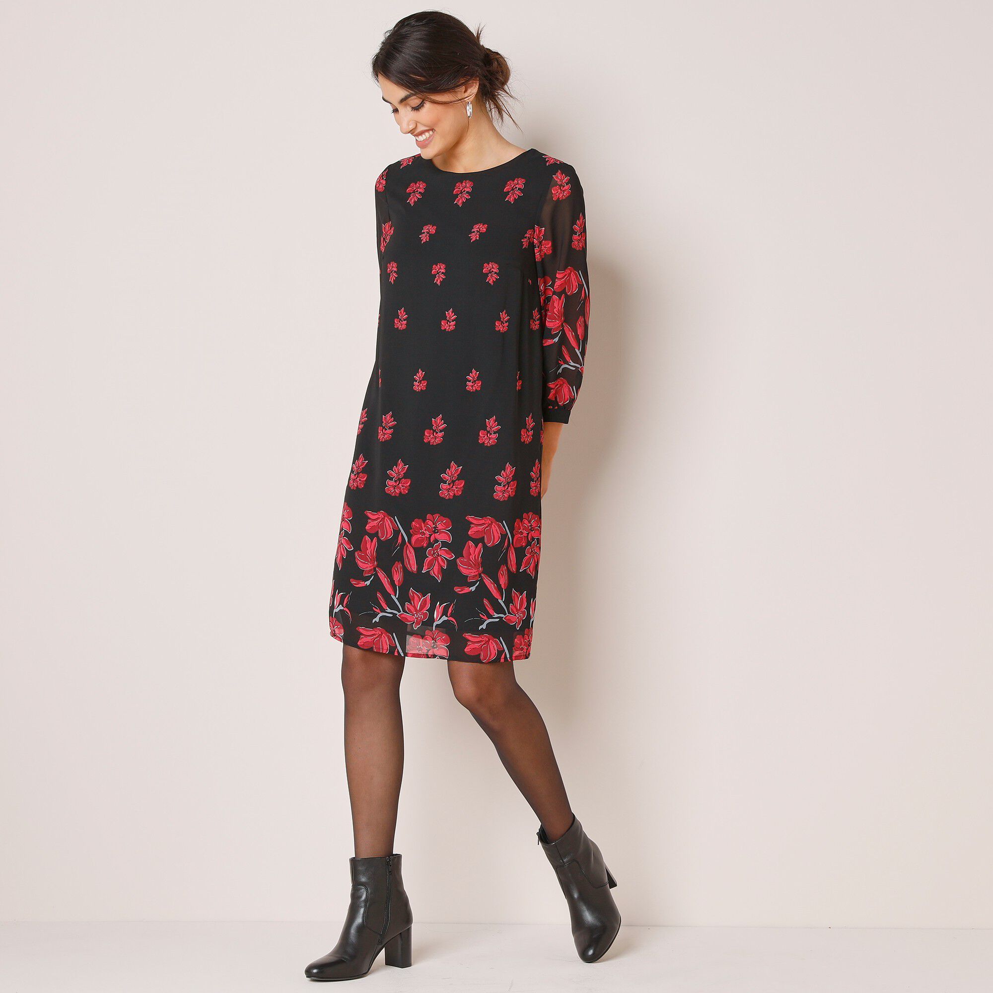 Robe rouge hotsell blanche porte