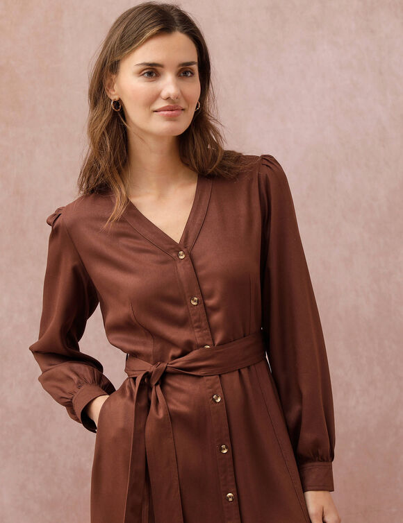 Robe longue unie boutonn&eacute;e ceintur&eacute;e (chocolat)