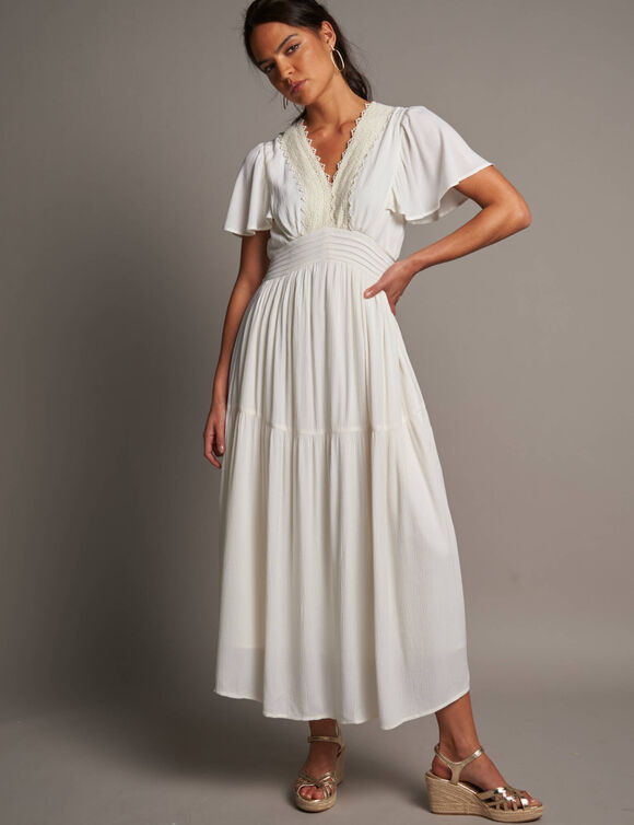 Robe longue en cr&eacute;pon et macram&eacute; (&eacute;cru)